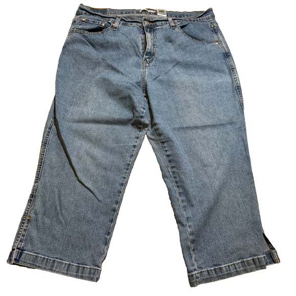 Levis Bermuda Jeans Denim Blue Women's Size 22 Classic Capri Mid-Rise Fit Pocket - Picture 1 of 13